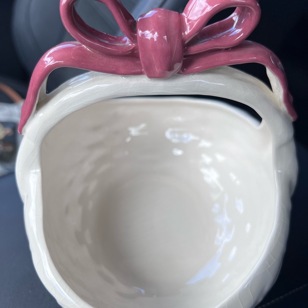 Vintage BOW Ceramic Basket